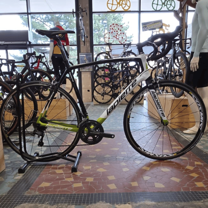 Lapierre Sensium 400 d’occasion (58) – Vélo route carbone Ultegra 11V